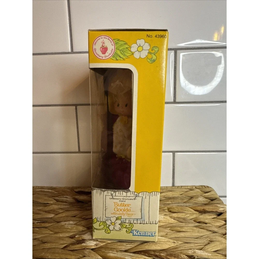 Vintage 1982 Strawberry Shortcake Butter Cookie Doll w/ Jelly‎ Bear Pet Comb Box